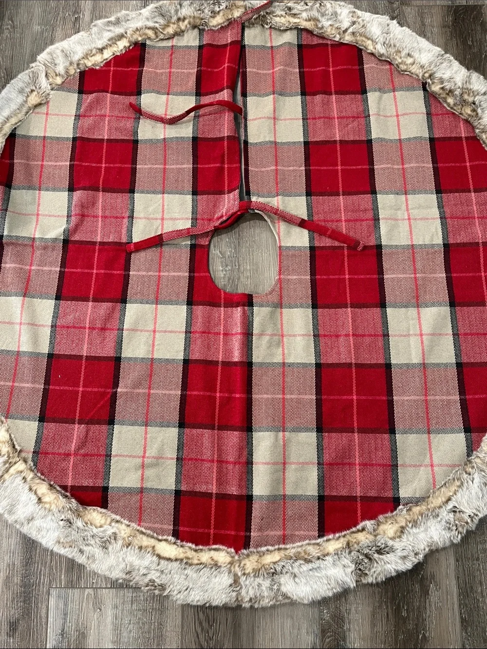 NEW Pier 1 Red and Tan Plaid 52” Tree Skirt with Faux Fur Trim